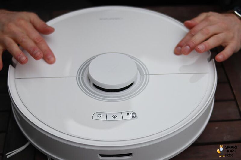 Der Roborock Q7 Max Saugroboter ist von oben zu sehen.